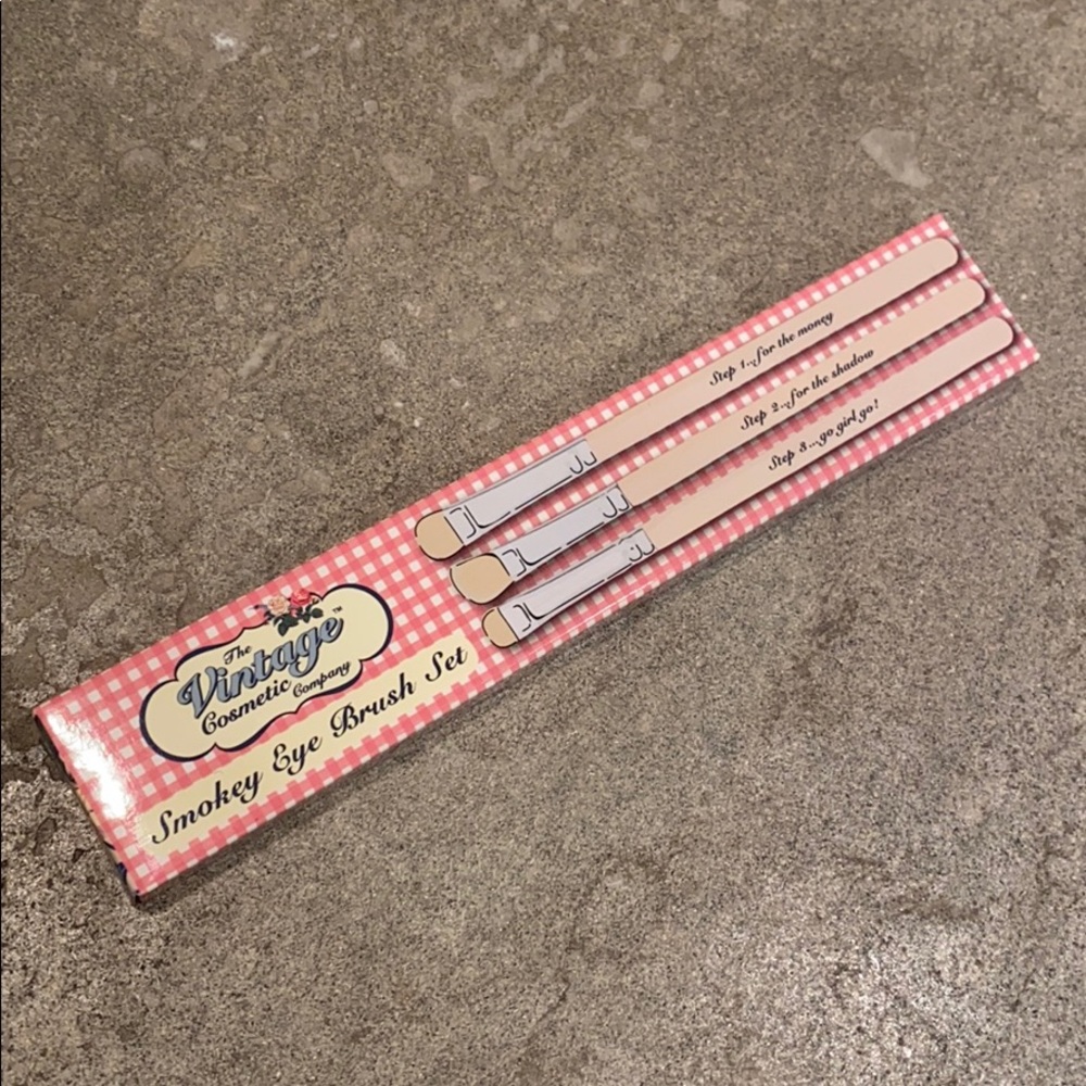 NEW The Vintage Cosmetic Company eye brush set - Picture 3 of 4